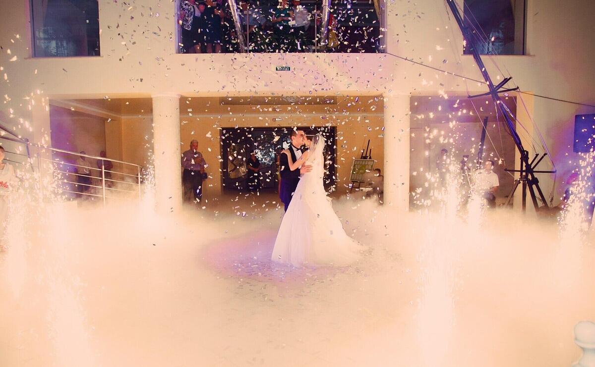 Newlyweds in their first dance